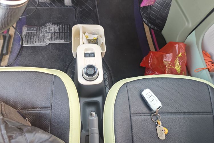 吉利银河 2025款 210km 熊猫骑士中控内饰18