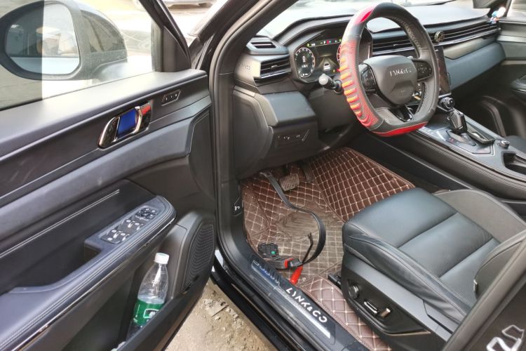 领克01 2021款 2.0TD 四驱暗夜版中控内饰20