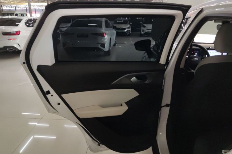 吉利几何E萤火虫 2024款 301km 流光中控内饰7008