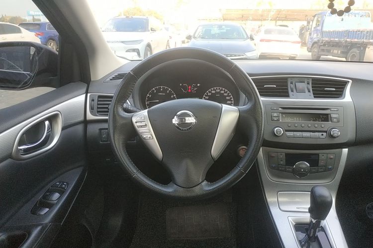 日产 轩逸 2014款 1.6XV CVT尊享版局部细节13