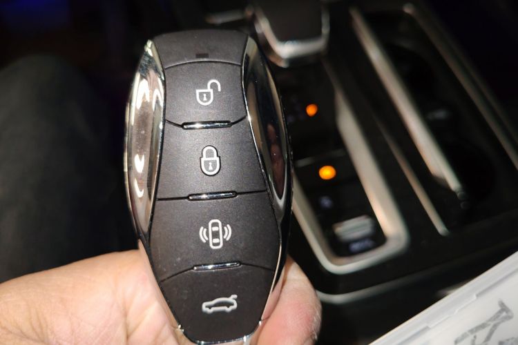 红旗HS5 2023款 2.0T 旗享Pro版中控内饰11