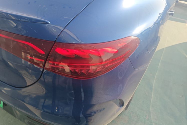 奔驰EQE 2022款 350 先型特别版车身外观9