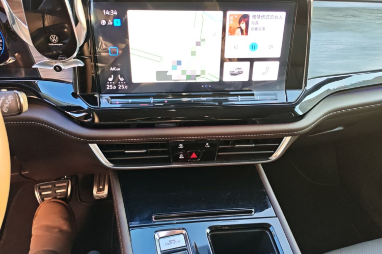 大众 威然 2022款 380TSI 尊贵版中控内饰16