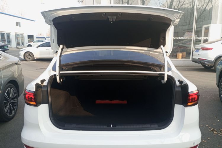 吉利汽车 帝豪 2025款 第4代 1.5L CVT旗舰型机舱底盘23