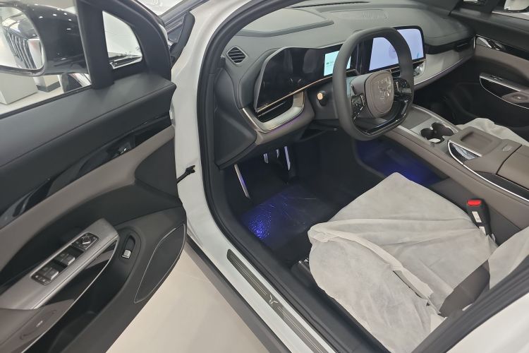 红旗天工08 2025款 605先锋版中控内饰20