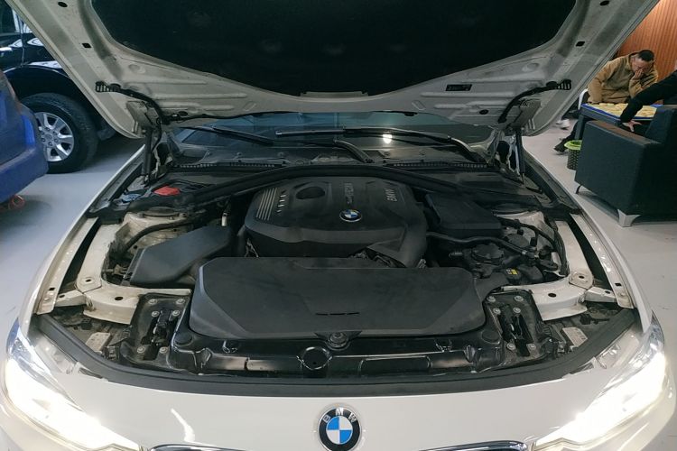 宝马3系 2019款 320Li M运动套装机舱底盘24