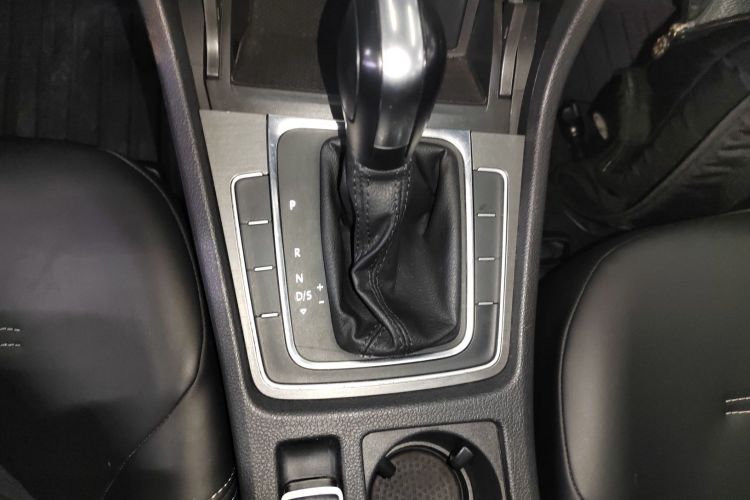 大众 高尔夫 2016款 230TSI 自动舒适型中控内饰18