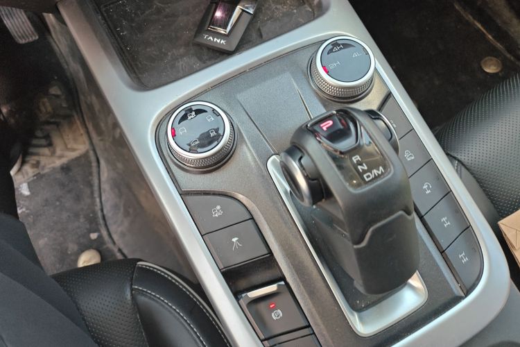 坦克300 2021款 越野版 2.0T 征服者中控内饰18