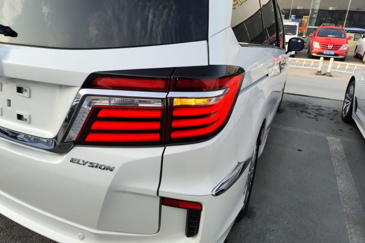 本田 艾力绅 2016款 2.4L 舒适版车身外观9