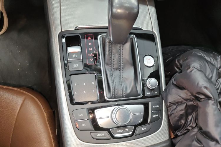 奥迪A6L 2018款 35 TFSI 典藏版中控内饰18