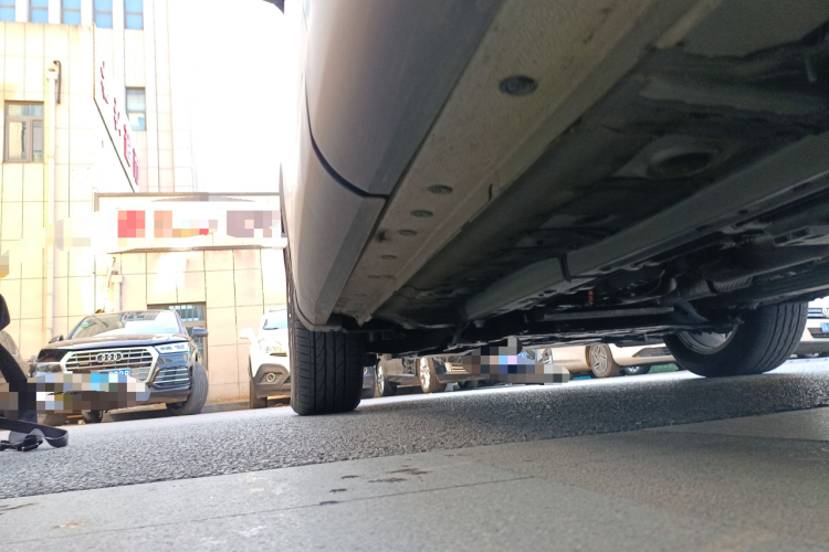 丰田 卡罗拉锐放 2024款 2.0L 豪华版局部细节9002