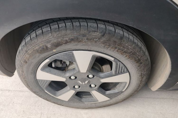 五菱汽车 五菱缤果PLUS 2024款 330km 五座版车身外观6008