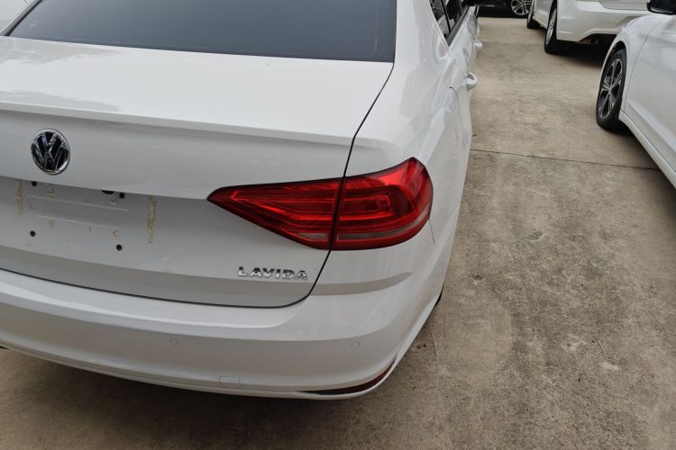 大众 朗逸 2015款 1.6L 手动风尚版车身外观9