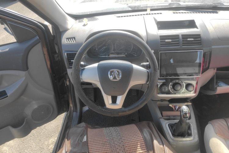 北汽威旺M20 2014款 1.5L标准型DAM15DL中控内饰13