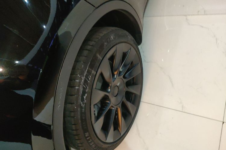 特斯拉 Model Y 2021款 标准续航后驱版车身外观56