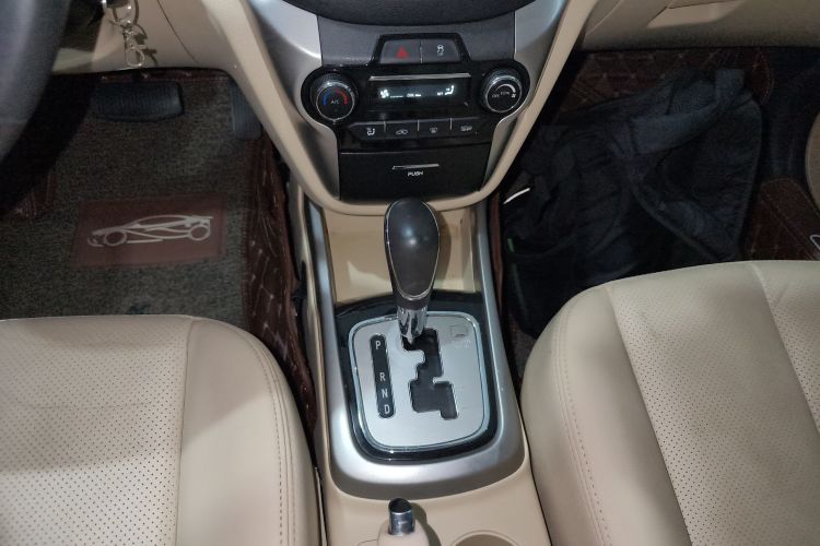 长安 逸动 2015款 1.6L 自动豪华型中控内饰18