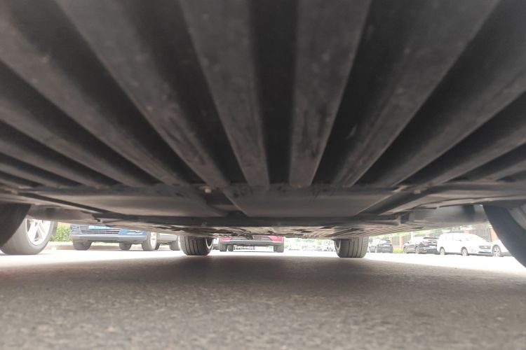 奔驰C级 2024款 C 200 L 运动版局部细节9007