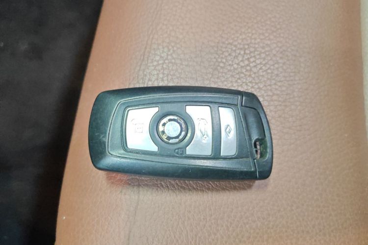 宝马5系 2014款 528Li 领先型中控内饰11