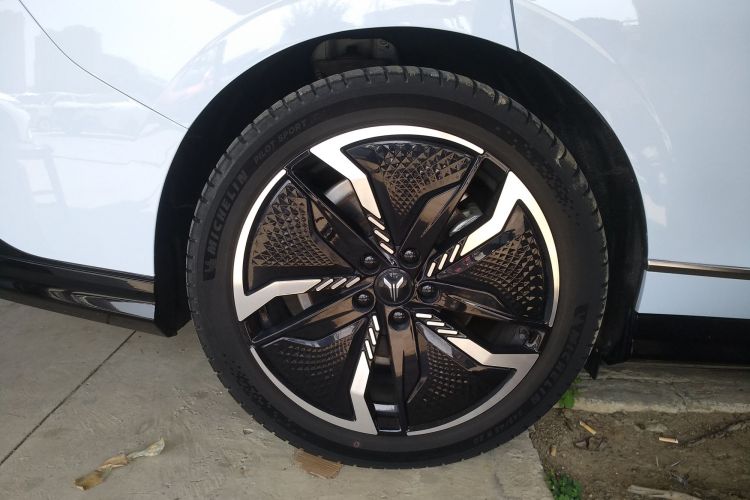 岚图汽车 岚图追光 2023款 四驱长续航版车身外观6002