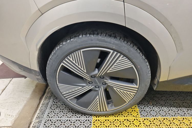 领克08 EM-P 2023款 120km 长续航Halo车身外观6008