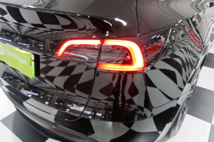 特斯拉 Model Y 2021款 标准续航后驱版车身外观9