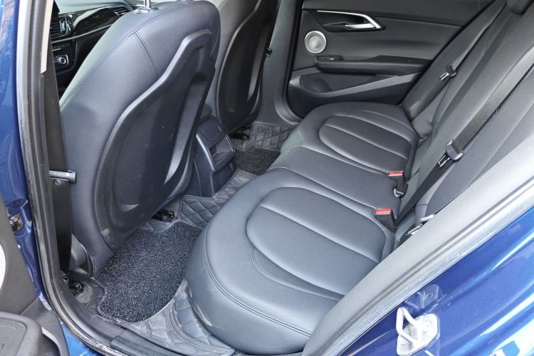 宝马1系 2021款 改款 120i M运动版中控内饰7004