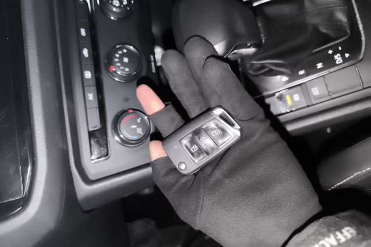 大众 途观L 2018款 330TSI 自动两驱风尚版中控内饰11