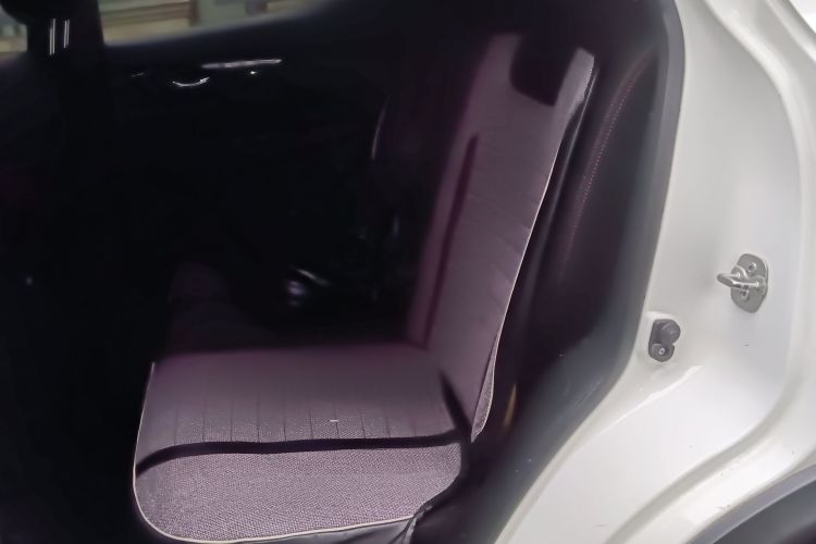 日产 逍客 2016款 2.0L CVT精英版中控内饰7004