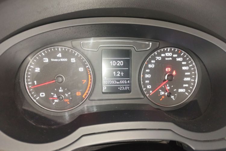 奥迪Q3 2017款 30 TFSI 风尚型中控内饰14