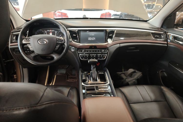 广汽传祺 传祺GS8 2017款 320T 两驱豪华智联版（七座）中控内饰7002