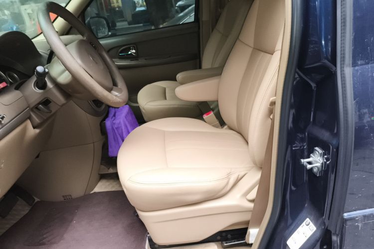 别克GL8 2014款 2.4L 经典版中控内饰19