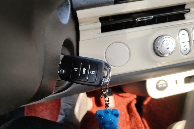 长安启源 长安Lumin 2022款 210km 香甜款中控内饰11