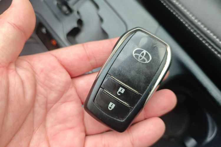 丰田 RAV4荣放 2018款 2.0L CVT两驱风尚X版中控内饰7001