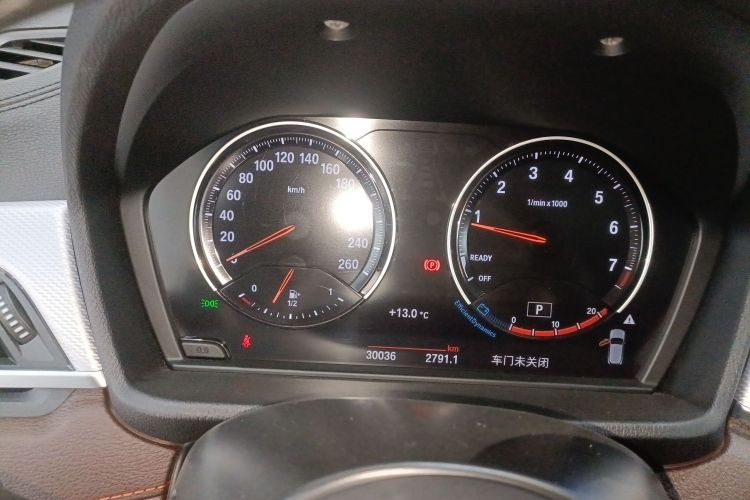 宝马X2 2022款 sDrive25i 曜夜版中控内饰14