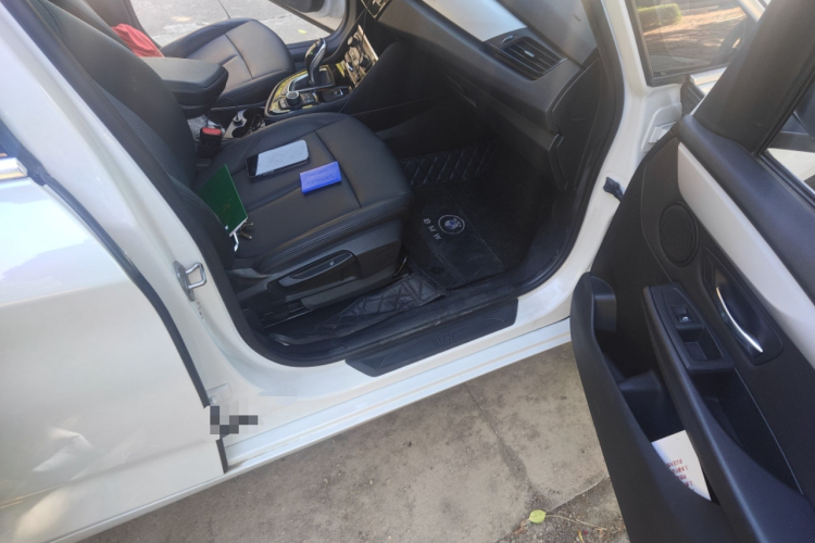 宝马2系多功能旅行车 2019款 220i 领先型局部细节9005