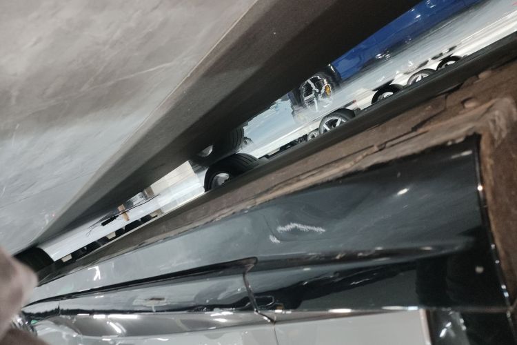 小米汽车 小米YU7 2025款 超长续航高性能四驱Max版局部细节9002