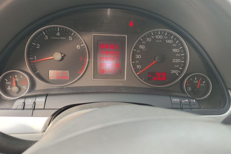 奥迪A4 2008款 1.8T 自动舒适型中控内饰15