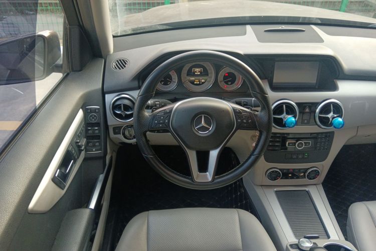 奔驰GLK级 2014款 GLK 260 4MATIC 动感型中控内饰13