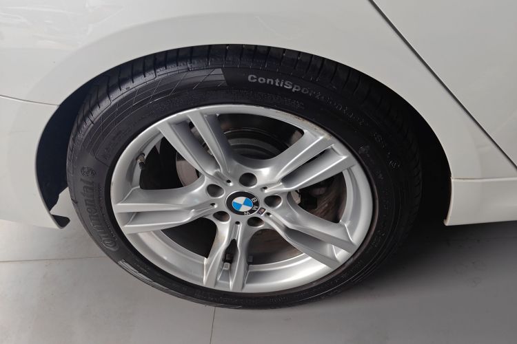 宝马3系GT 2019款 320i M运动套装车身外观6008