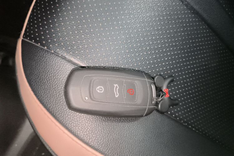 吉利银河 2023款 熊猫mini 200km 耐力熊中控内饰7001