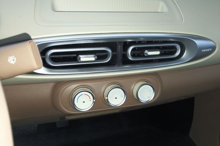 五菱汽车 宏光MINIEV 2025款 四门版 进阶款中控内饰16