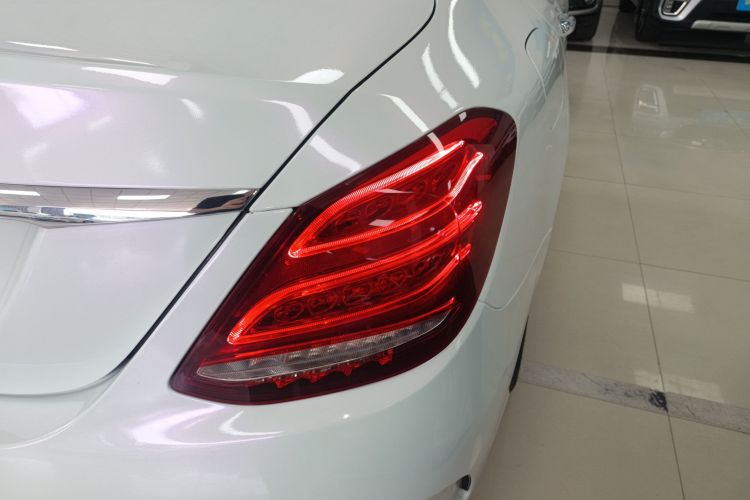 奔驰C级 2017款 改款 C 200 L 运动版车身外观9