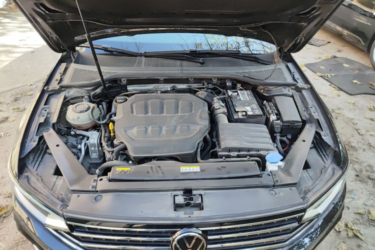 大众 迈腾 2023款 200万辆纪念版 330TSI DSG豪华型机舱底盘24