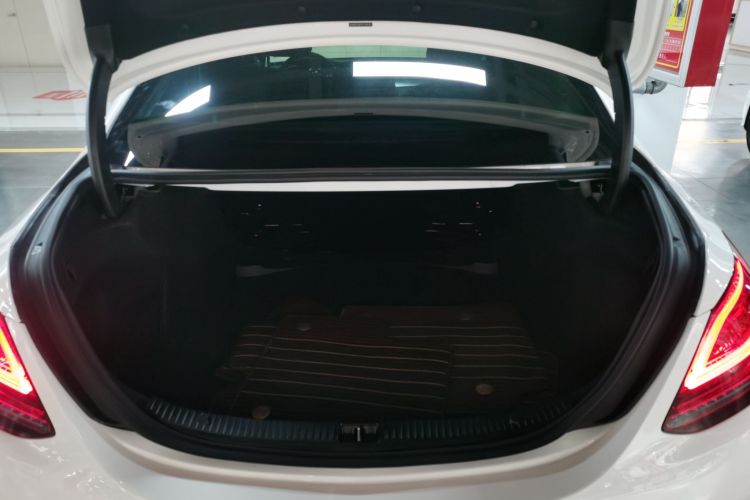 奔驰C级 2019款 C 180 L 时尚型运动版机舱底盘23