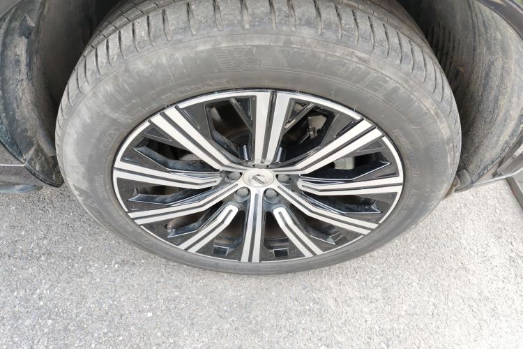 沃尔沃XC90 2024款 B6 智逸豪华版 7座车身外观10