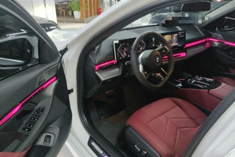 宝马5系 2024款 530Li 领先型 M运动套装中控内饰20