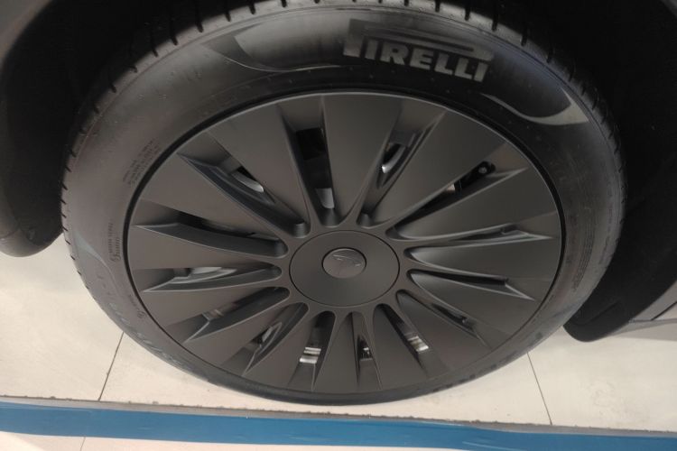 特斯拉 Model Y 2022款 改款 后轮驱动版车身外观6008