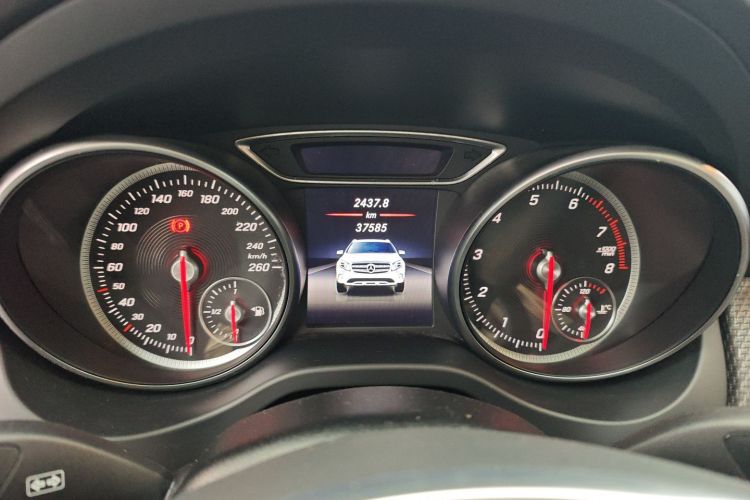 奔驰GLA 2019款 GLA 200 动感型中控内饰14