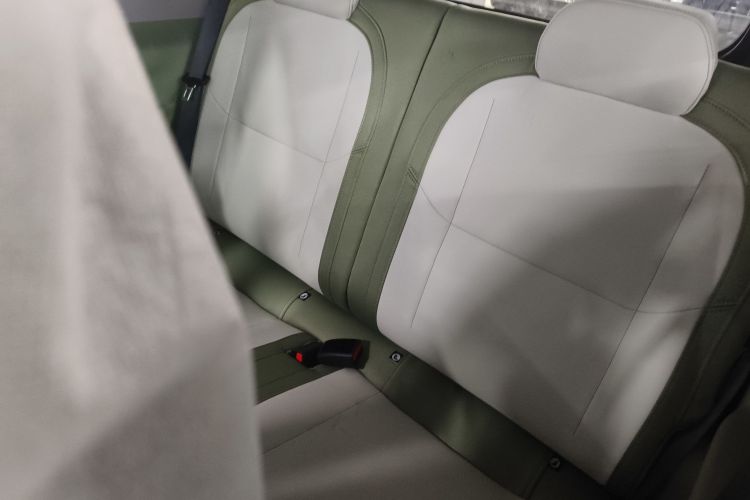 吉利银河 2025款 210km 熊猫骑士中控内饰7004