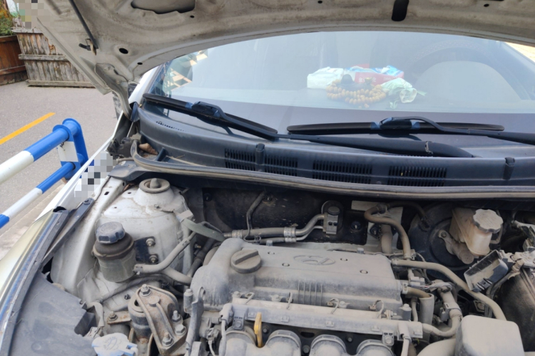 现代 瑞纳 2014款 1.4L 自动智能型GLS局部细节9006